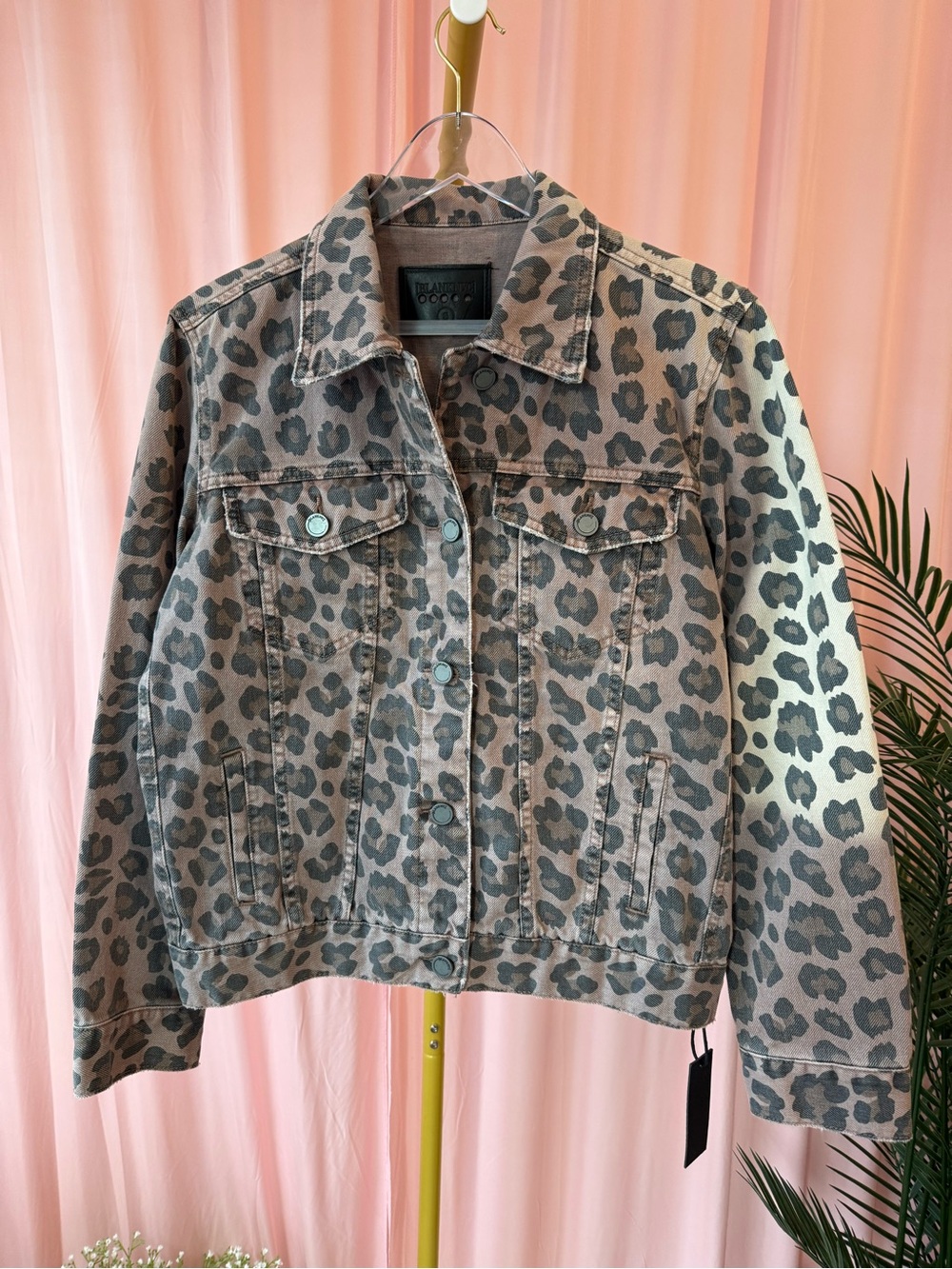 BLANKNYC Catwalk Leopard Print Denim Relaxed Fit Trucker Jacket NWT Small